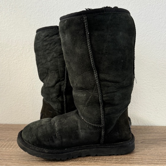 UGG Classic Tall Boots, Black, Size 5 - Picture 3 of 6